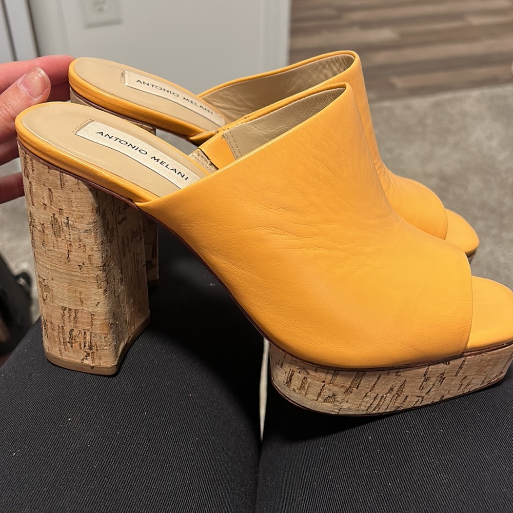 Orange platforms - Picture 3 of 5